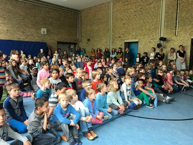 Tine Und Teugel Prasentieren Ganz Schon Blod Janusz Korczak Schule Katholische Grundschule In Koln Poll